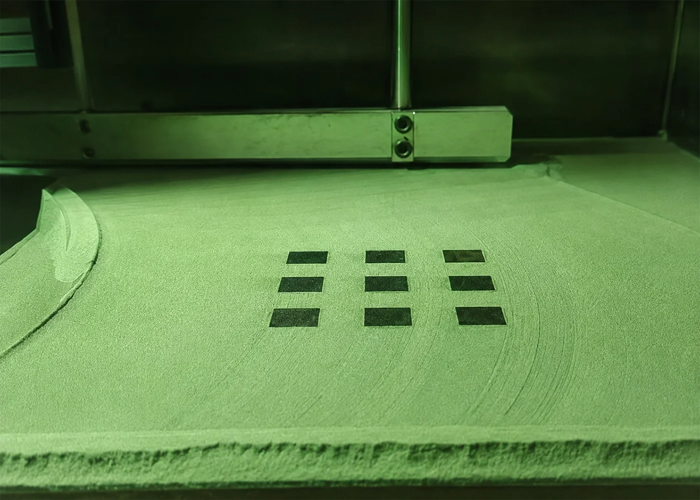 Selective laser melting process fusing metal powder