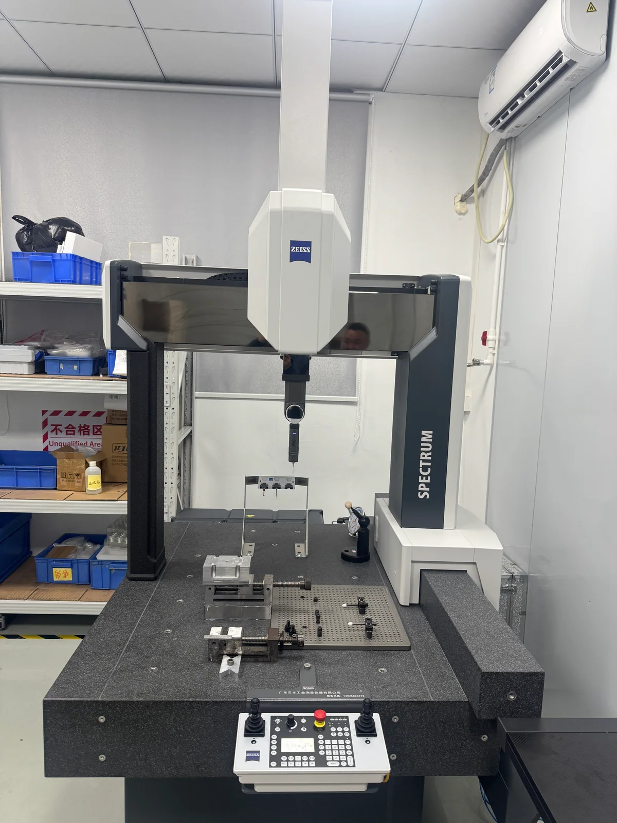 A ZEISS SPECTRUM coordinate measuring machine in OUJI's inspection area