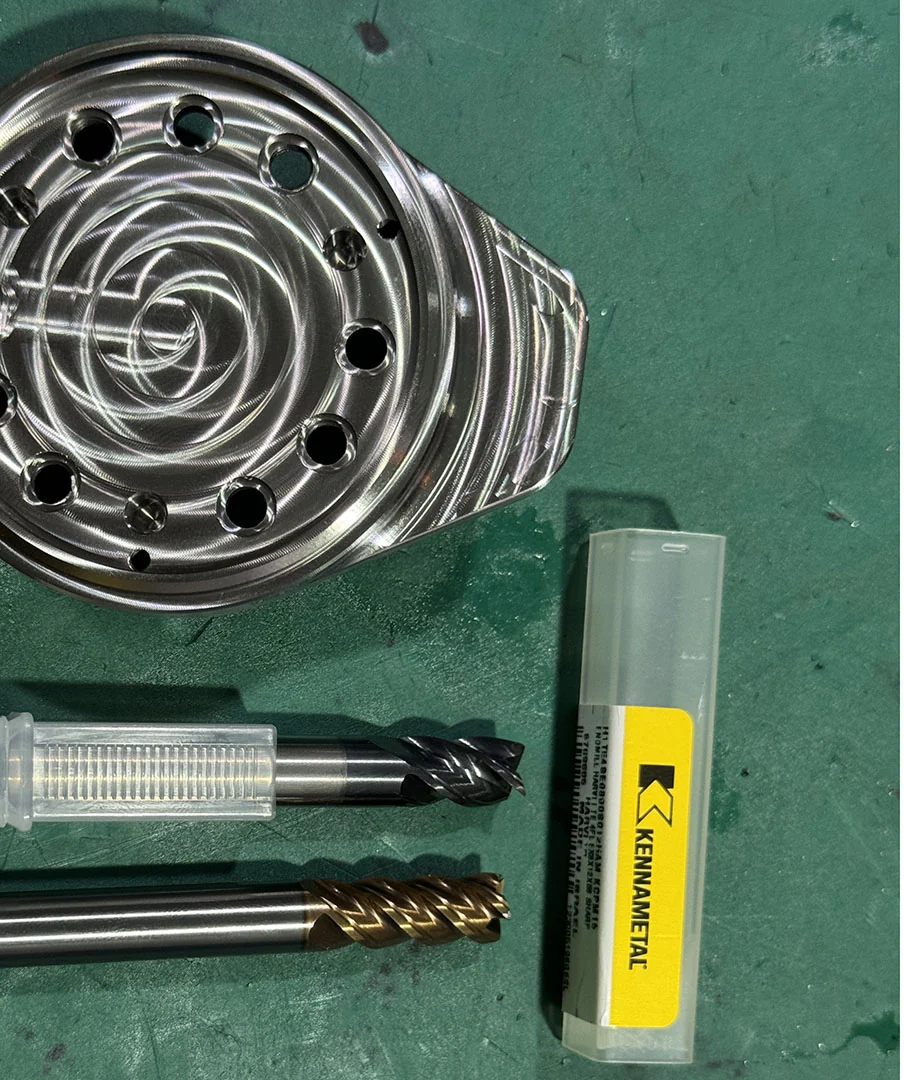 Ø8 Kennametal HARVI I TE KCPM15 replacement end mill beside the chipped initial cutter